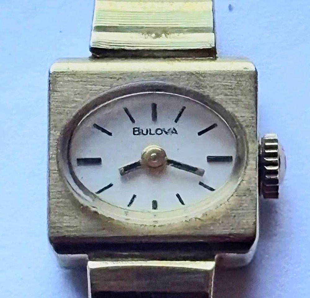 Vintage Bulova N8 Women's Gold Tone Watch Head & Partial Bracelet Runs